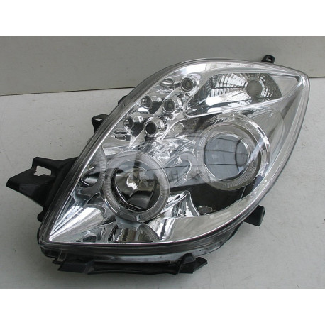 Toyota Yaris 2 передняя хром