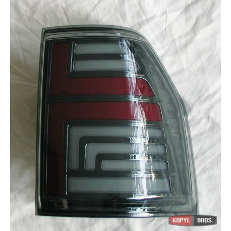 Mitsubishi Pajero Mk4 2006+ задні фари LED